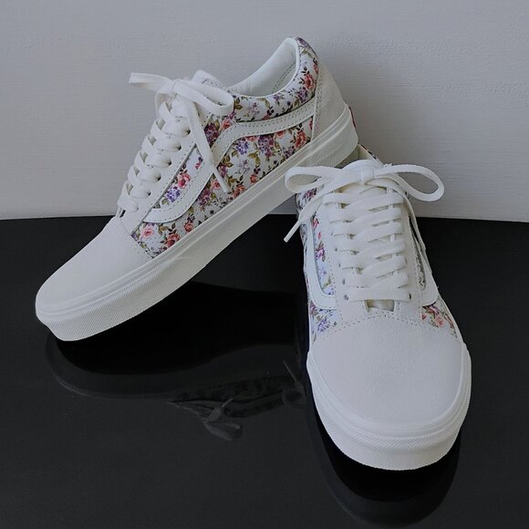 Vans Women's Old Skool Suede / Canvas Sneaker in Adorable Vintage Floral - Picture 10 of 12